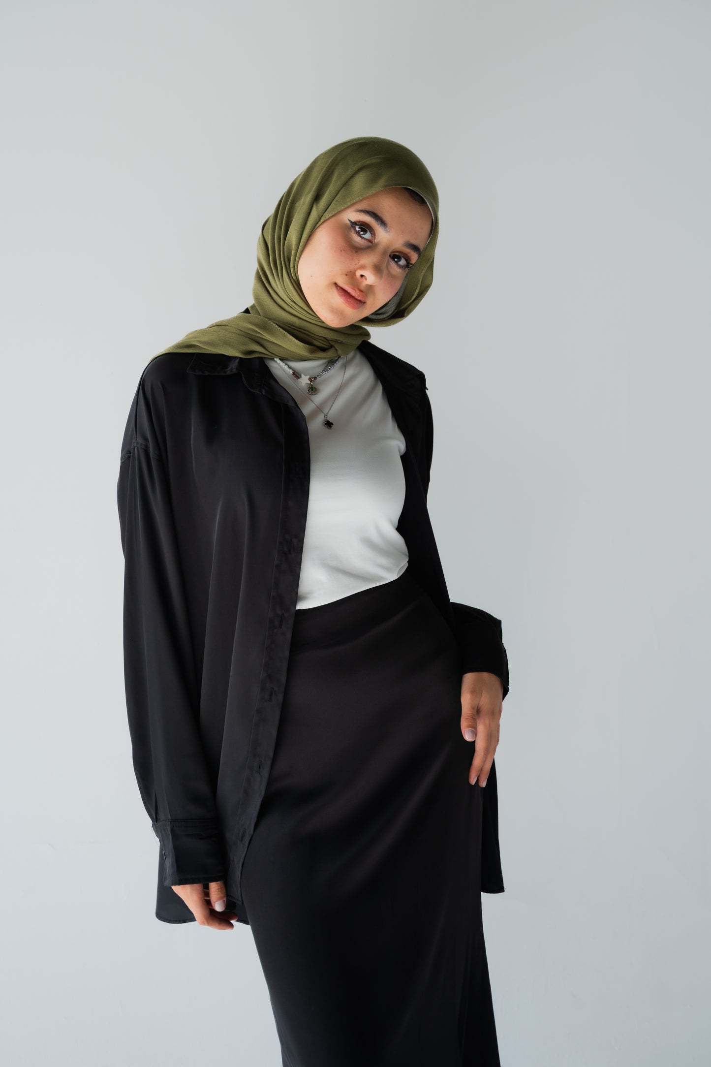 BLACK SATIN BASIC SHIRT